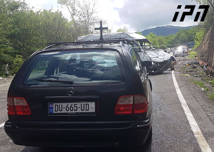 Minibus carrying kids on excursion falls into ravine claiming several lives geotv.ge